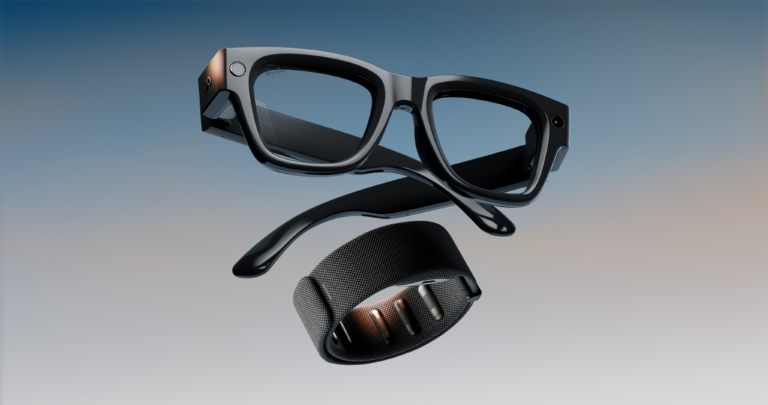 Metaが発表した、フルカラーディスプレイを搭載したAIグラス「Meta Ray-Ban Display」と筋電図リストバンド「Neural Band」の製品セット。