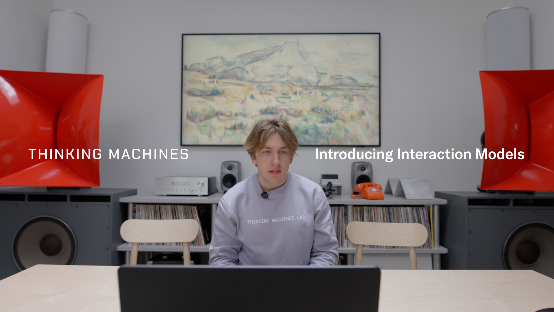 Thinking Machines Labが発表した、リアルタイムの音声・映像・テキストによる継続的な対話を実現する「インタラクション・モデル」の研究プレビューに関する引用画像。