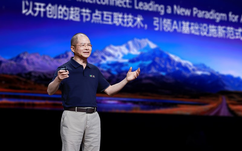 Huaweiの基調講演で使用された、Ascend 950シリーズの技術仕様に関するプレゼンテーションスライド。