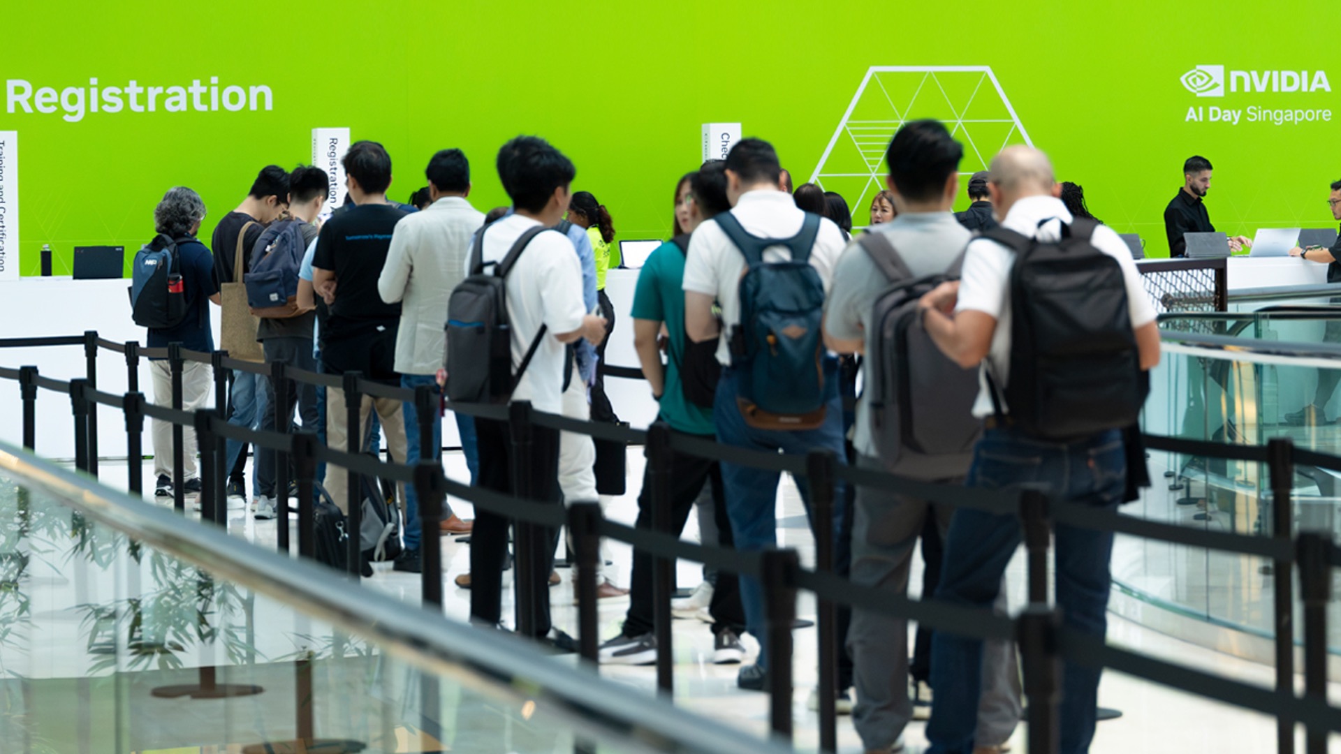 NVIDIAのロゴと、東南アジアの地図がデジタルネットワークでつながれたイメージ画像。